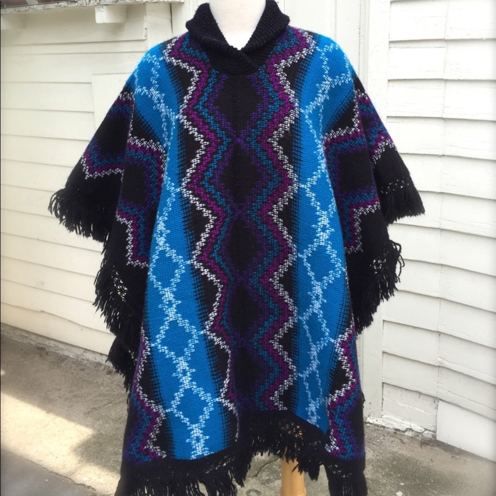 Poncho🖤💙🟣